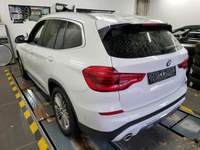 Skats no kreisās puses aizmugurē