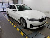 Skats no labās puses priekšā