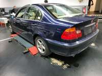 Vista traseira esquerda