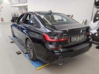 Vista traseira esquerda