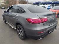 Vaade tagant vasakult