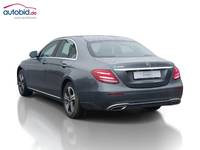 Pogled od pozadi levo