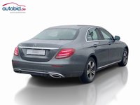 Pogled od pozadi desno