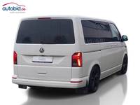 Pogled od pozadi desno