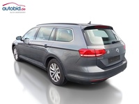 Skats no kreisās puses aizmugurē