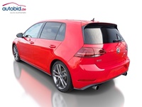 Skats no kreisās puses aizmugurē