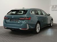 Pogled od pozadi desno