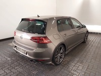 Pogled od pozadi desno