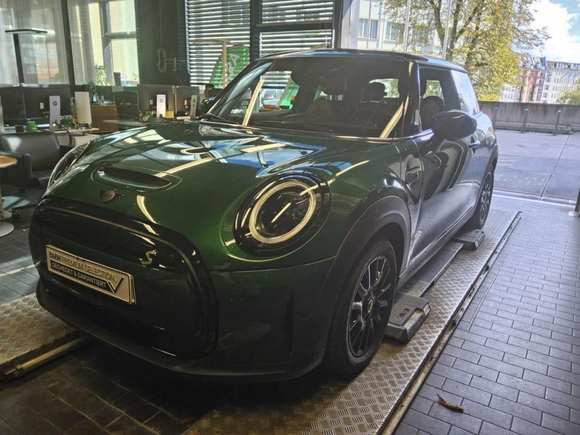 Вид спереди слева