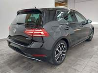 Pogled od pozadi desno