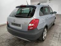 Pogled od pozadi desno