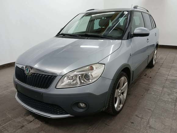 Pogled od napred levo