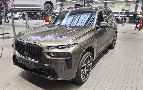 Pogled od napred levo