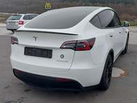 Pogled od pozadi desno