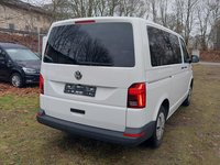 Pogled od pozadi desno