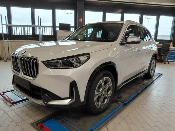 Pogled od napred levo