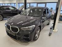 Skats no kreisās puses priekšā