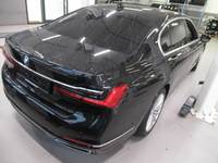 Skats no labās puses aizmugurē