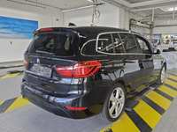 Skats no labās puses aizmugurē