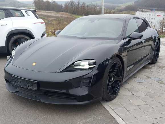 Pogled od napred levo