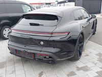 Pogled od pozadi desno