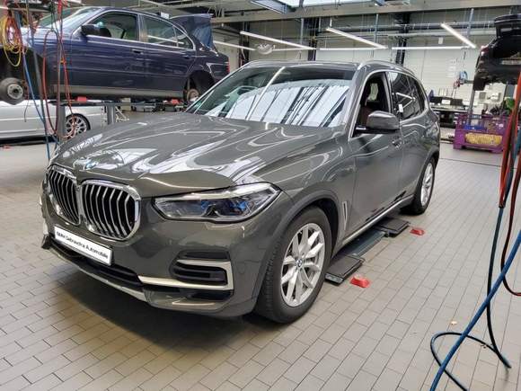 Pogled od napred levo