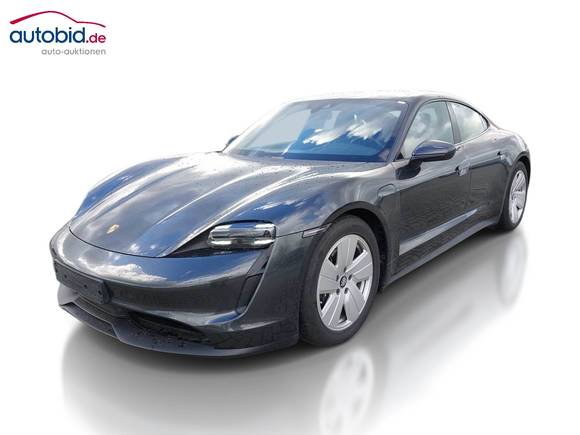 Skats no kreisās puses priekšā