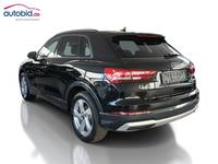 Skats no kreisās puses aizmugurē