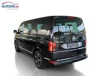 Skats no kreisās puses aizmugurē