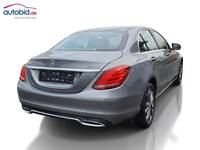 Skats no labās puses aizmugurē