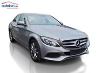 Skats no labās puses priekšā