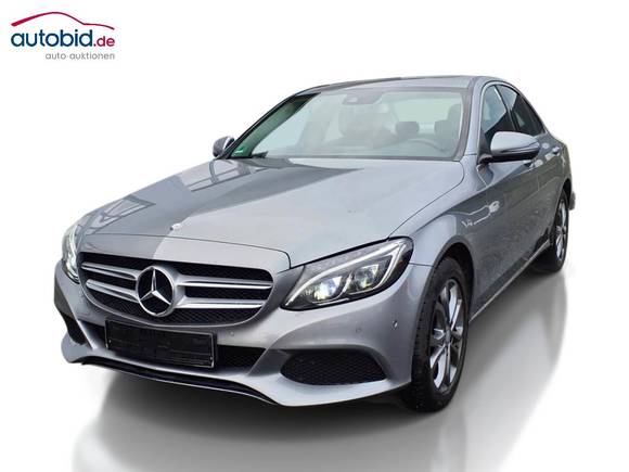 Skats no kreisās puses priekšā