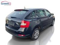 Skats no labās puses aizmugurē