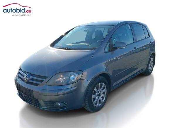 Skats no kreisās puses priekšā