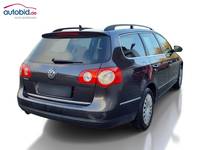 Skats no labās puses aizmugurē