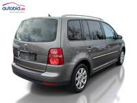 Skats no labās puses aizmugurē