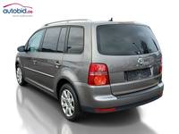 Skats no kreisās puses aizmugurē