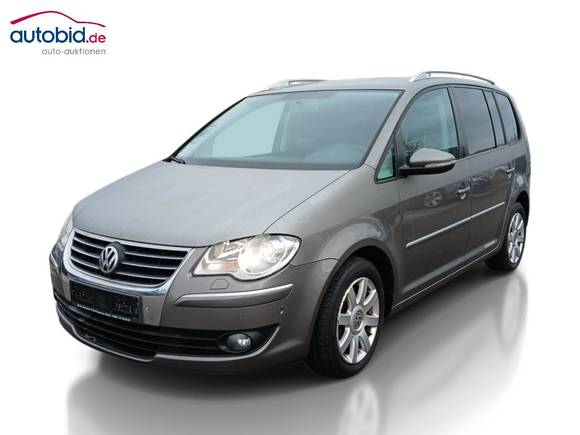 Skats no kreisās puses priekšā