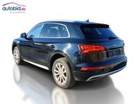 Skats no kreisās puses aizmugurē