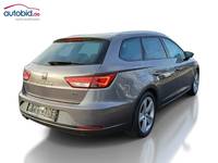 Skats no labās puses aizmugurē