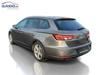 Skats no kreisās puses aizmugurē