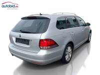 Skats no labās puses aizmugurē