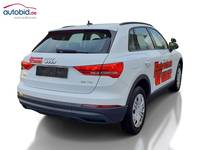 Skats no labās puses aizmugurē