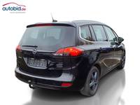 Skats no labās puses aizmugurē