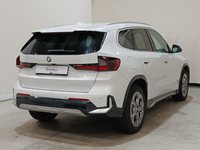 Pogled od pozadi desno