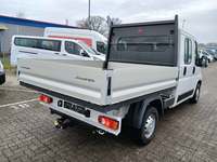 Pogled od pozadi desno