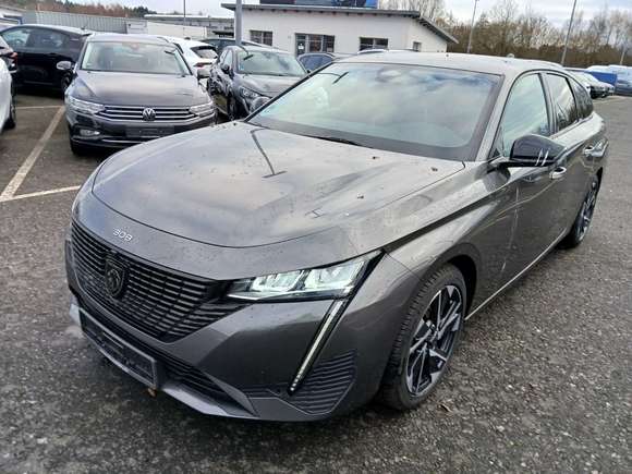 Pogled od napred levo