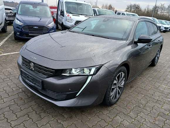 Pogled od napred levo