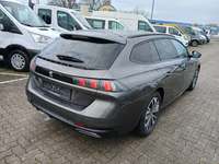 Pogled od pozadi desno