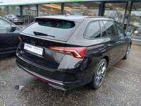 Vista trasera derecha